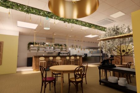 Vue du bar en bois avec étagères végétalisées et suspensions dorées