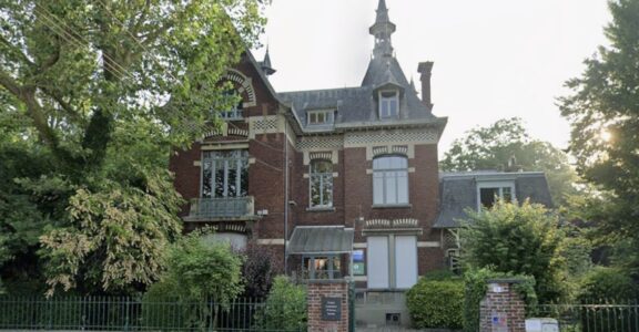 Façade d'un hôtel-restaurant à Aire-sur-la-Lys analysée dans le cadre d'une étude de faisabilité avant acquisition et rénovation.