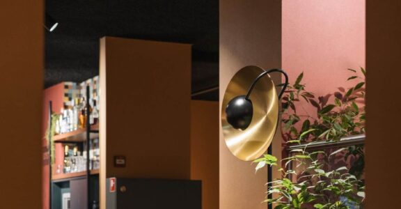 endances déco mêlant couleurs, matières et mobilier dans un espace d’accueil